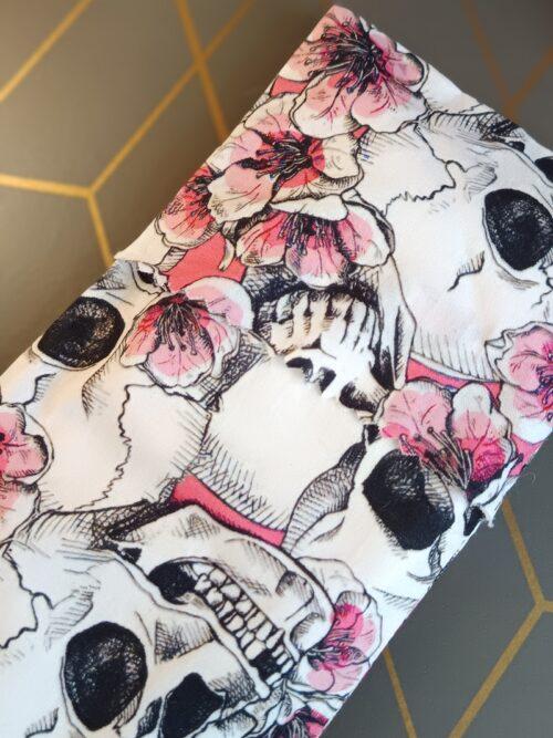 coussin de relaxation aux graines de lin bio skull iséa coton,masque yeux,masque relaxant,masque nuit,masque déhoussable,housse,coussin relaxation,meditation,yoga,bouillote,bouillote seche,coussin de relaxation,bien-être,cocooning,accessoires détente