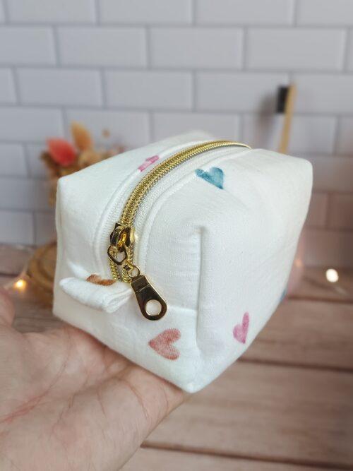 rangement,pochette,trousse,maquillage,trousse zip,trousse maquillage,trousse toilette,eponge de bambou,mini trousse maquillage,trousse artisanale femme,trousse coton fleurie,accessoire beauté fait main,petite trousse sac à main,cadeau femme artisale Bretagne
