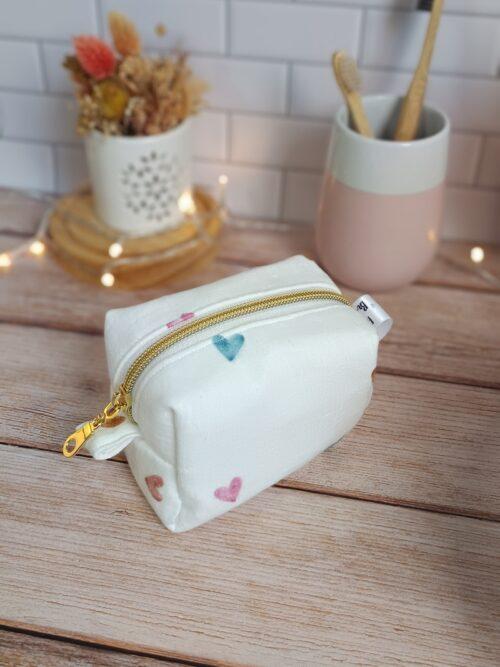 rangement,pochette,trousse,maquillage,trousse zip,trousse maquillage,trousse toilette,eponge de bambou,mini trousse maquillage,trousse artisanale femme,trousse coton fleurie,accessoire beauté fait main,petite trousse sac à main,cadeau femme artisale Bretagne